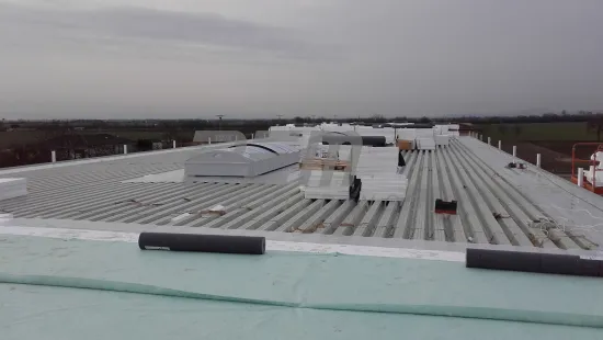 Sklad a provozní budova Q-99 - Fóliová střecha