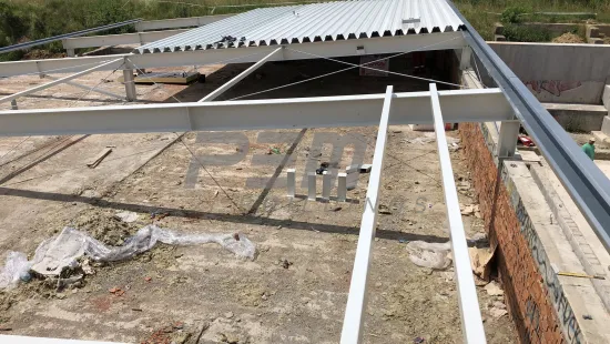 PEM aréna Stará Ľubovňa - Montáž trapézového plechu na provozní budově