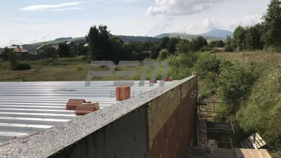 PEM aréna Stará Ľubovňa - Zdění atiky na provozní budově